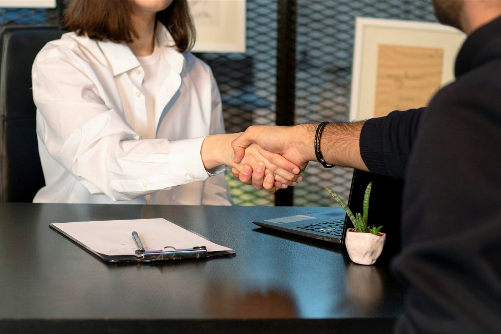 Stretta di mano dopo un accordo